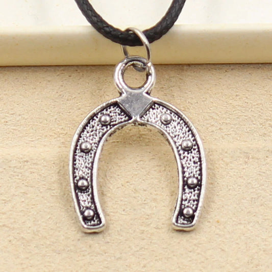 Horseshoe leather necklace